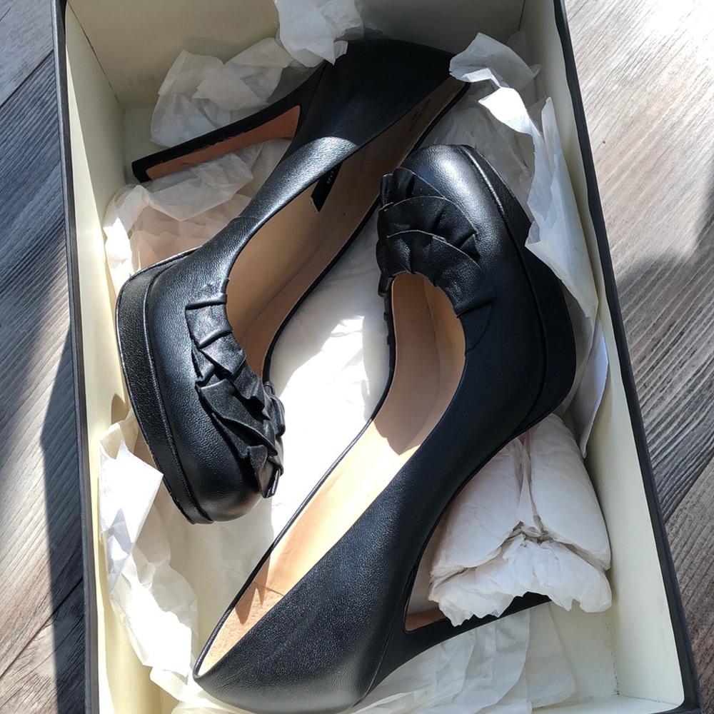Ann Taylor Ruffle Pump Heels - 7.5